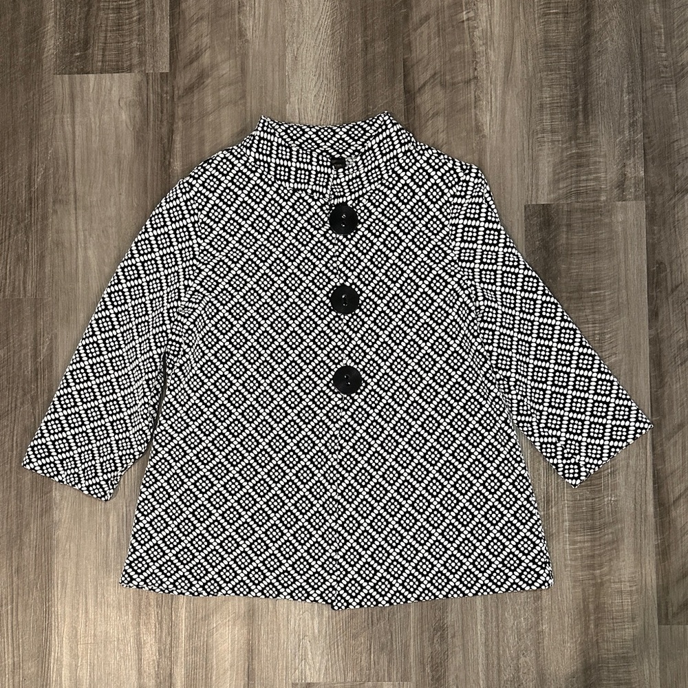 JM Collection Black and White Textured Three Button Jacket - Large